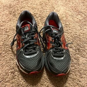 Brooks GTS 17, Size 8.5